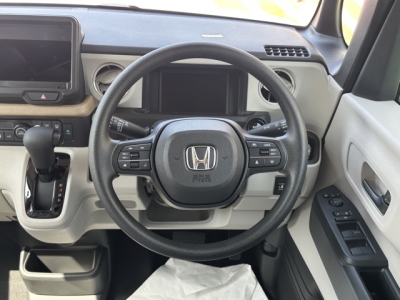 新型N-BOX(ホンダ)届出済未使用車 内外装写真