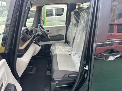 新型N-BOX(ホンダ)届出済未使用車 前席内装