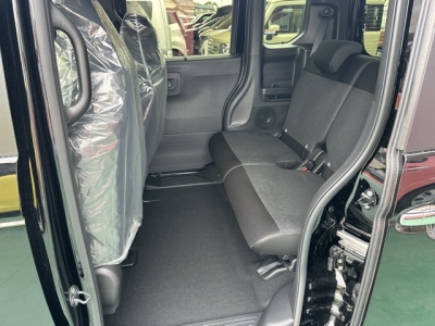 新型N-BOX(ホンダ)届出済未使用車 後席内装
