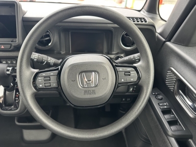 新型N-BOX(ホンダ)届出済未使用車 内外装写真他