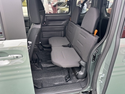 N-VAN(ホンダ)届出済未使用車 後席から見た前席