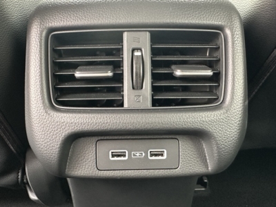 ZR-V(ホンダ)中古車 後席から見た前席