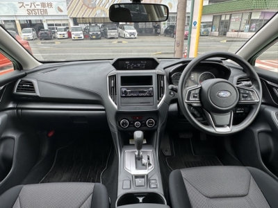 インプレッサスポーツ(スバル)中古車 後席から見た前席
