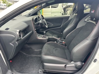 GRヤリス(トヨタ)中古車 前席内装
