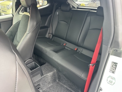 GRヤリス(トヨタ)中古車 後席内装