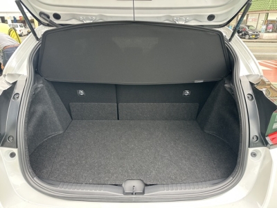 GRヤリス(トヨタ)中古車 後席から見た前席