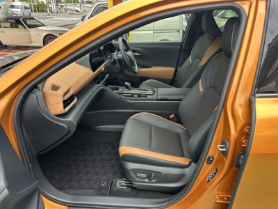 クラウンクロスオーバー(トヨタ)中古車 前席内装