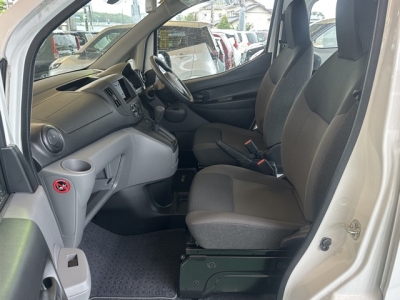 NV200バネットバン(ニッサン)レンタＵＰ 前席内装
