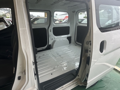 NV200バネットバン(ニッサン)レンタＵＰ 後席内装