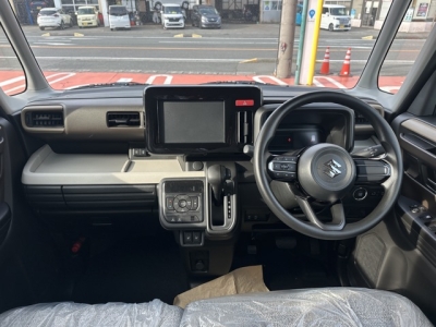 新型スペーシア(スズキ)届出済未使用車 後席から見た前席