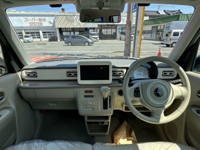 ラパン(スズキ)届出済未使用車 後席から見た前席