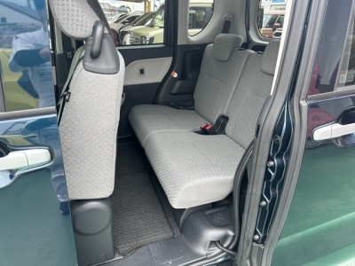 タント(ダイハツ)中古車 後席から見た前席