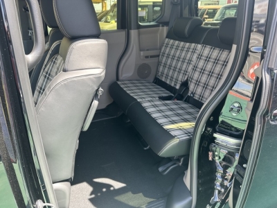N-BOX(ホンダ)届出済未使用車 後席内装