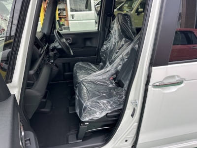 新型N-BOX(ホンダ)届出済未使用車 前席内装