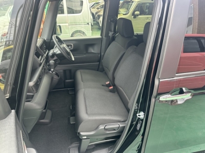 新型N-BOX(ホンダ)届出済未使用車 前席内装
