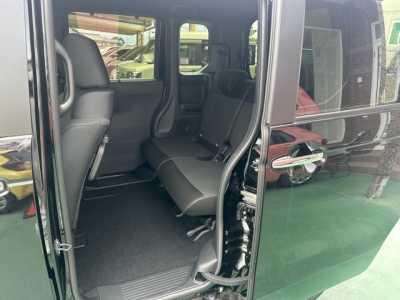 新型N-BOX(ホンダ)届出済未使用車 後席内装