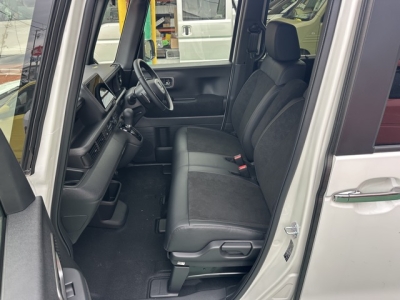 新型N-BOX(ホンダ)届出済未使用車 前席内装