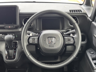 新型N-BOX(ホンダ)届出済未使用車 内外装写真