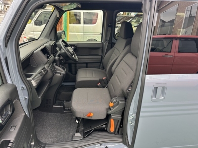N-VAN(ホンダ)届出済未使用車 前席内装