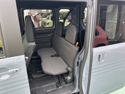 N-VAN(ホンダ)届出済未使用車 後席内装