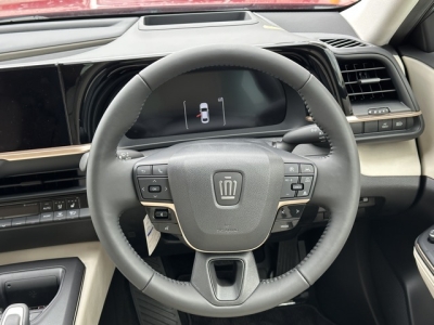 クラウンクロスオーバー(トヨタ)中古車 内外装写真