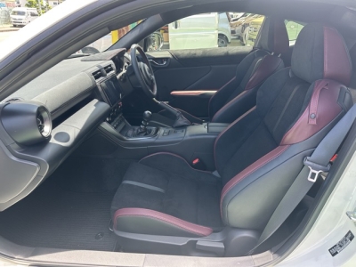 BRZ(スバル)中古車 前席内装