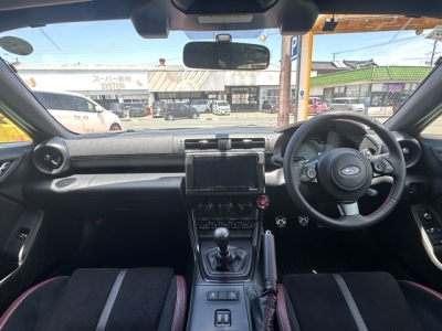 BRZ(スバル)中古車 後席内装