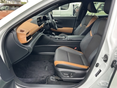 クラウンクロスオーバー(トヨタ)中古車 前席内装