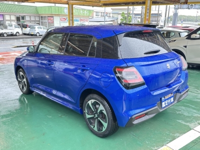 新型スイフト(スズキ)登録済未使用車 後方