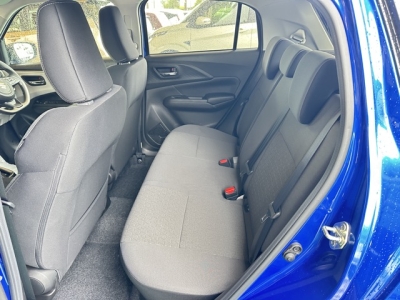 新型スイフト(スズキ)登録済未使用車 後席内装