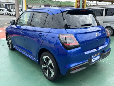 新型スイフト(スズキ)中古車 後方