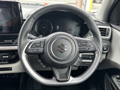 新型スイフト(スズキ)中古車 内外装写真