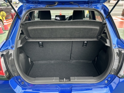 新型スイフト(スズキ)中古車 内外装写真他１