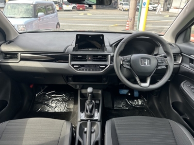 WR-V(ホンダ)登録済未使用車 後席から見た前席