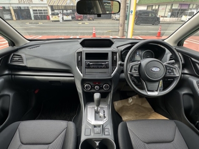 インプレッサスポーツ(スバル)中古車 後席から見た前席