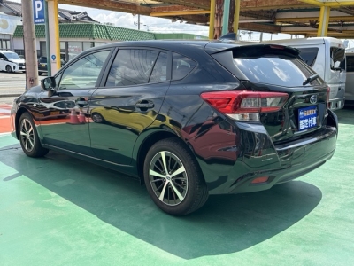 インプレッサスポーツ(スバル)中古車 後方
