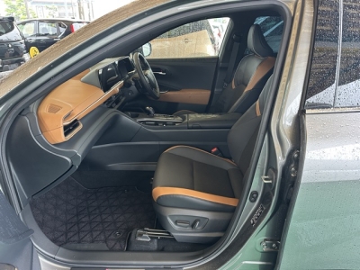 クラウンクロスオーバー(トヨタ)中古車 前席内装