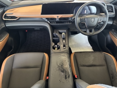 クラウンクロスオーバー(トヨタ)中古車 後席から見た前席