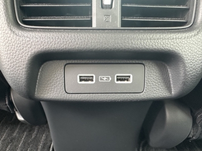 ZR-V(ホンダ)中古車 後席から見た前席