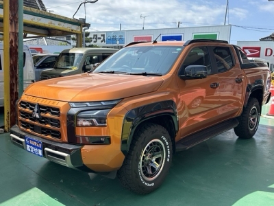 トライトン(三菱)中古車 前方