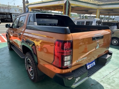 トライトン(三菱)中古車 後方