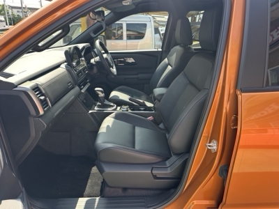 トライトン(三菱)中古車 前席内装