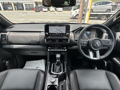 トライトン(三菱)中古車 内外装写真他
