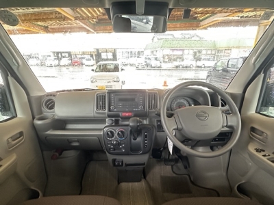 エブリイバンのOEM(スズキ)中古車 後席から見た前席