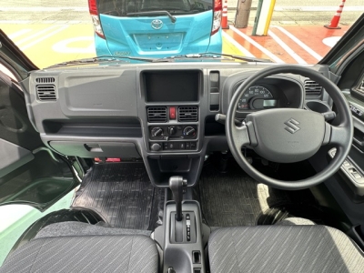 キャリートラック(スズキ)中古車 後席から見た前席
