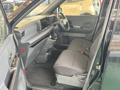 サクラ(ニッサン)中古車 前席内装