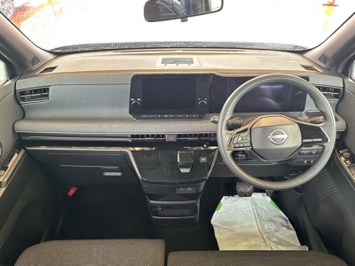 サクラ(ニッサン)中古車 後席から見た前席