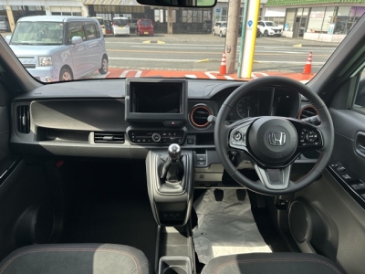 N-ONE(ホンダ)届出済未使用車 後席から見た前席