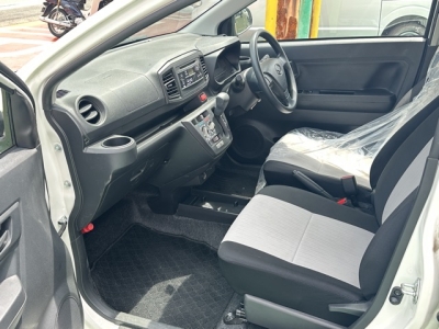 ミライース(ダイハツ)中古車 前席内装