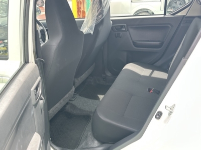 ミライース(ダイハツ)中古車 後席内装
